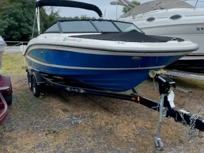 Sea Ray 210 SLX