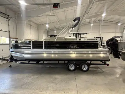Sun Tracker FISHIN BARGE 22 DLX