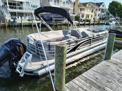 Bennington Pontoons 25 LSRC