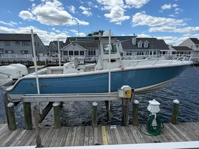 Mako 284 Center Console