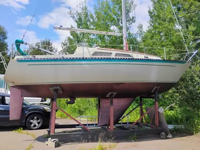 Islander 28