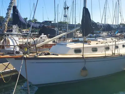 Cape Dory 330