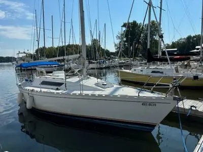 1984 Beneteau OCEANIS 390 2 AFT CAB