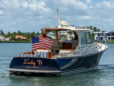 hinckley 37 Picnic Boat