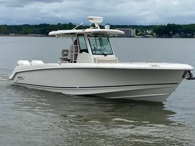 2016 Boston Whaler 330 Outrage