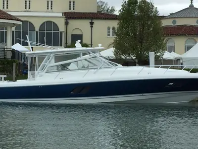 2017 Intrepid 475 Sport Yacht