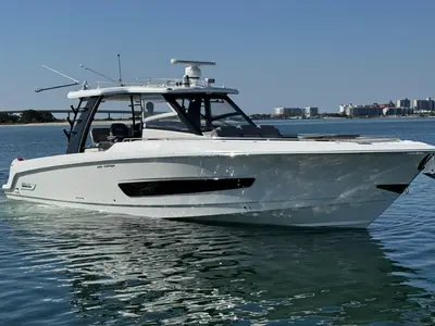 2021 Boston Whaler 420 Outrage