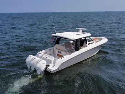 2022 Boston Whaler 350 Realm