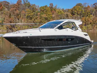 2018 Sea Ray 350 Sundancer Coupe