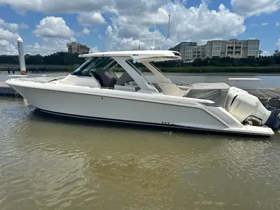 2019 Tiara Sport 38 LS
