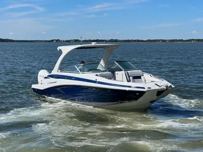 Crownline E305 XS