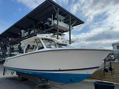 2018 Pursuit S 328 Sport