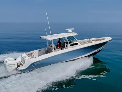 2019 Boston Whaler 380 Outrage