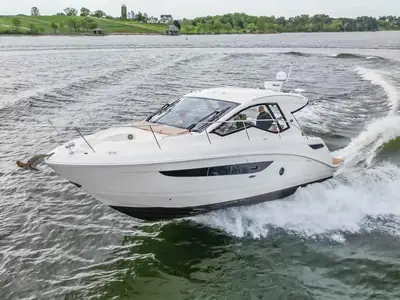 2017 Sea Ray 350 Sundancer Coupe