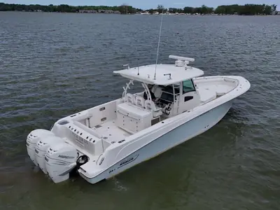 2016 Boston Whaler 370 Outrage