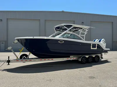 Robalo R317 Dual Console