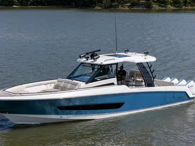 2021 Boston Whaler 420 Outrage