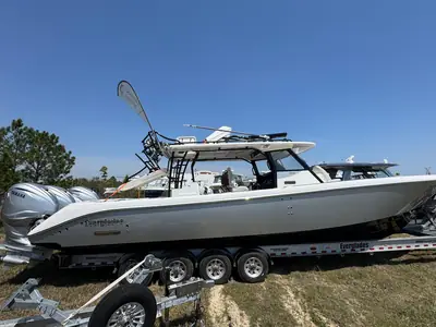 Everglades 435 Center Console