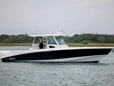 Boston Whaler 370 Outrage