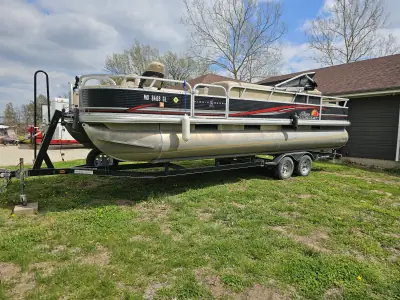 Sun Tracker FISHIN BARGE 24 DLX