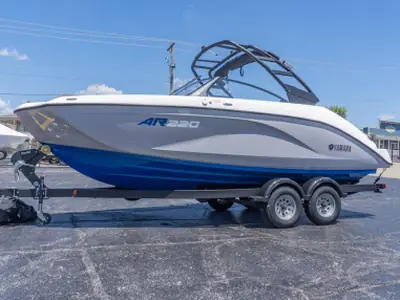 2026 Yamaha AR220