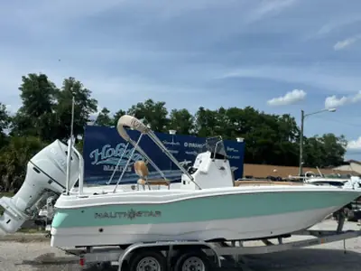 NauticStar 211 Hybrid