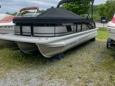 Bennington 22 LSB