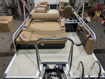 Tahoe Pontoons VRB 2385