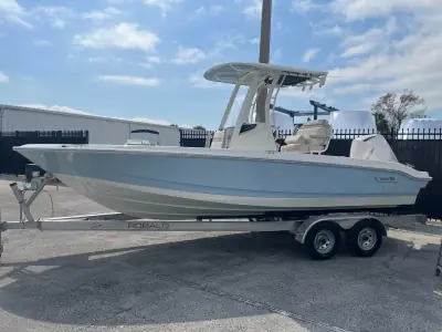 2024 Boston Whaler 220 Dauntless