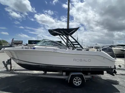2014 Robalo R207