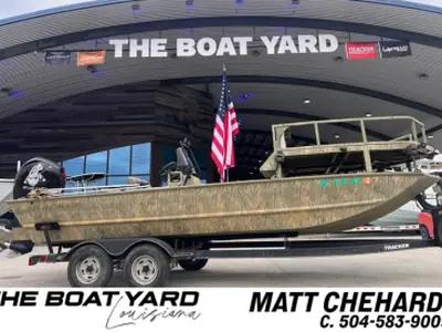 2017 Tracker GRIZZLY 2072 MVX CC