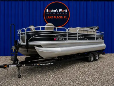 Sun Tracker FISHIN BARGE 22 XP3