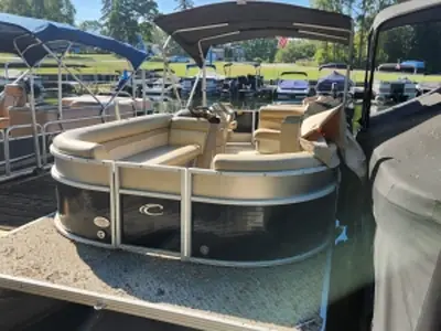 Crest Pontoons 220 V