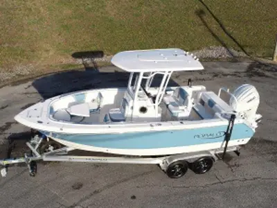 2026 Robalo R230