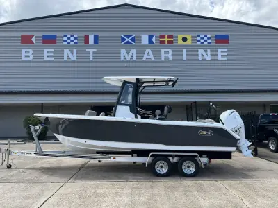 Sea Hunt Ultra 235 SE