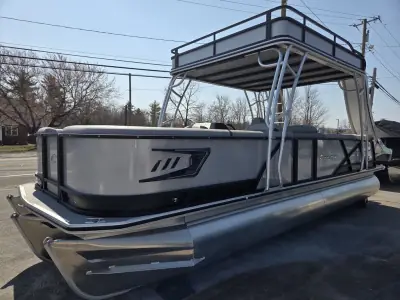 Crest Pontoons CARIBBEAN TRI-I/O