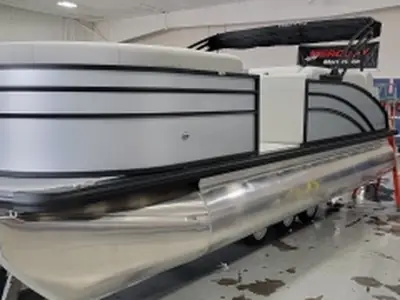 2025 Harris 210