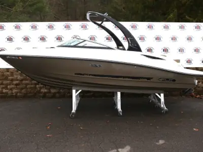 2013 Sea Ray SLX 230