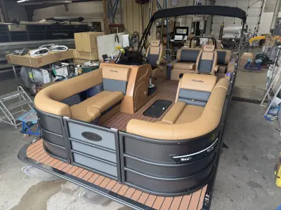 Bentley Pontoons 223