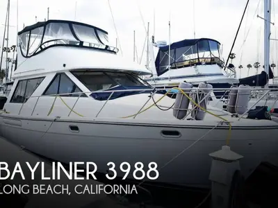 Bayliner 3988 Command Bridge