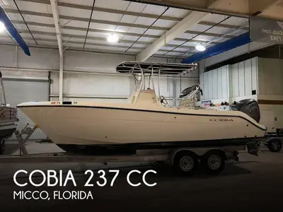 2022 Cobia 237 CC