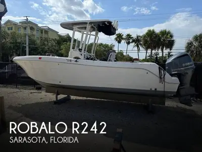 Robalo R242