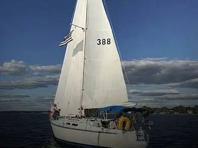 1984 Hunter 37
