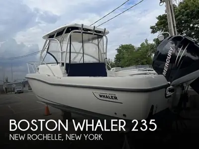 Boston Whaler 235