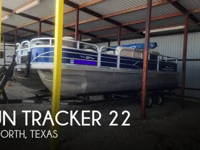 2017 Sun Tracker FISHIN BARGE 22 DLX