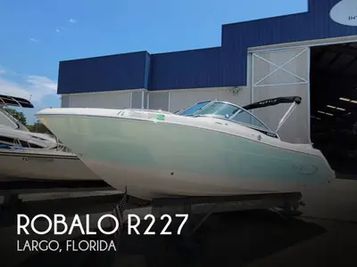 2021 Robalo R227