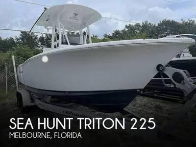 2015 Sea Hunt TRITON 225