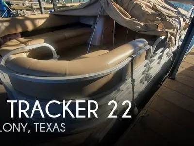 2017 Sun Tracker PARTY BARGE 22 DLX