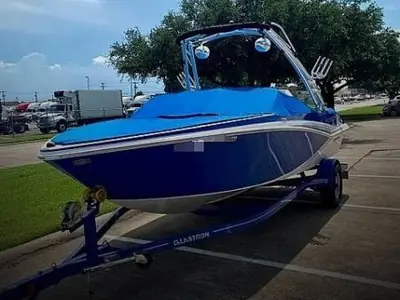 2012 Glastron GT-205