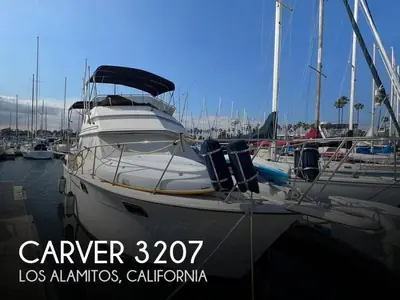 1985 Carver 3207 AFT CABIN
